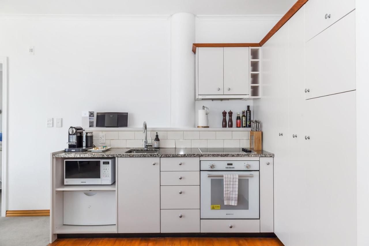Waterfront Two Bedroom Apartment; Great Location! オークランド エクステリア 写真