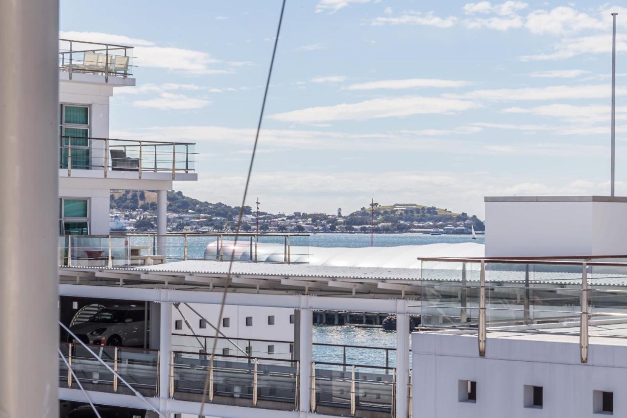 Waterfront Two Bedroom Apartment; Great Location! オークランド エクステリア 写真